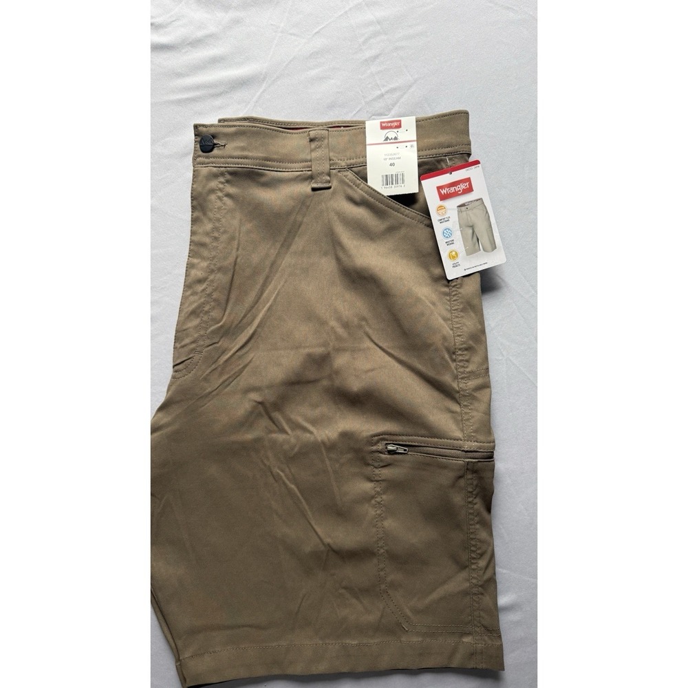 Wrangler 112352677 Men's Cargo Shorts Size 40 New with Tags Khaki 10 Inseam